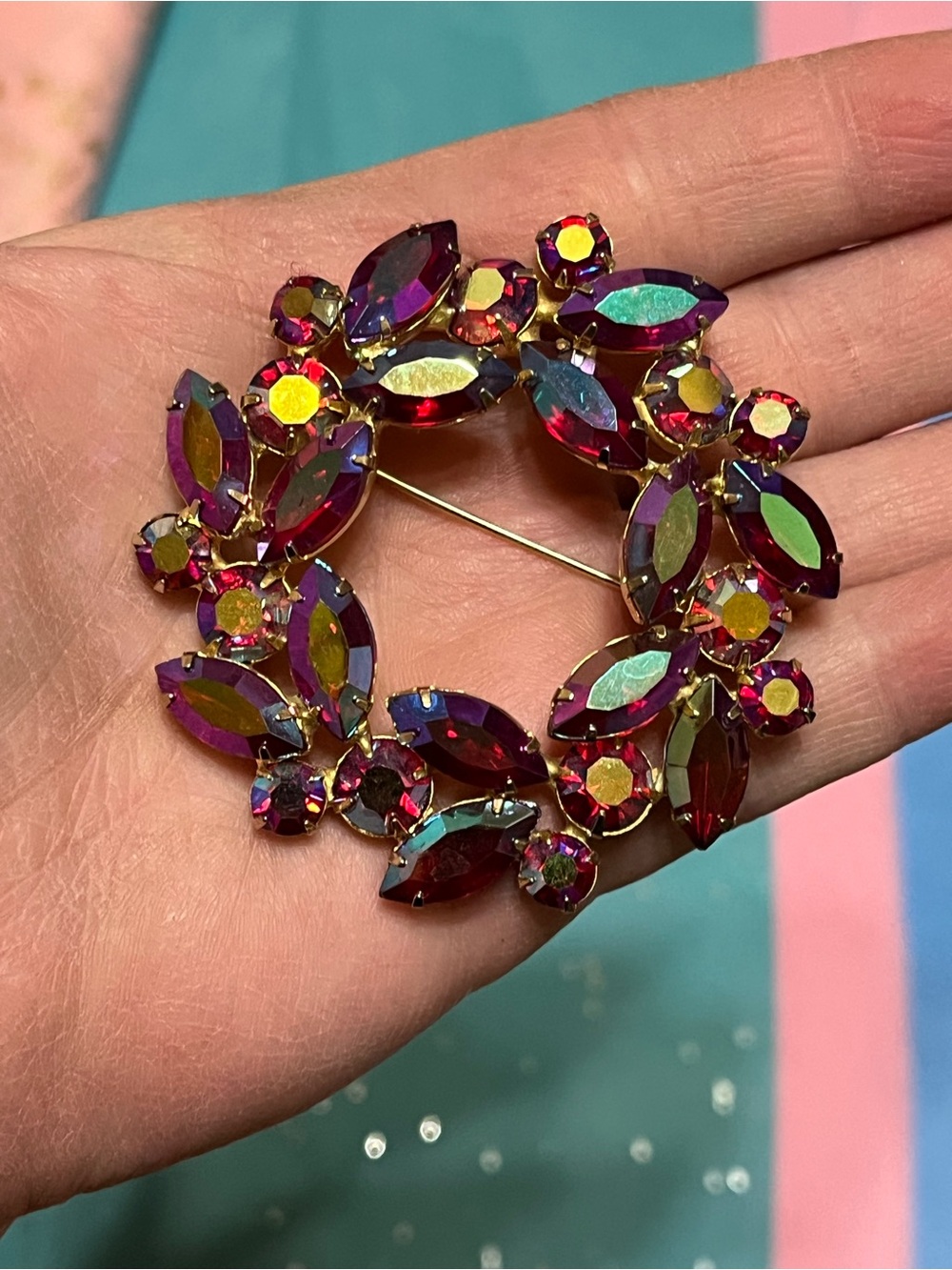 Large Weiss Rhinestone Brooch - Picture 6 of 9
